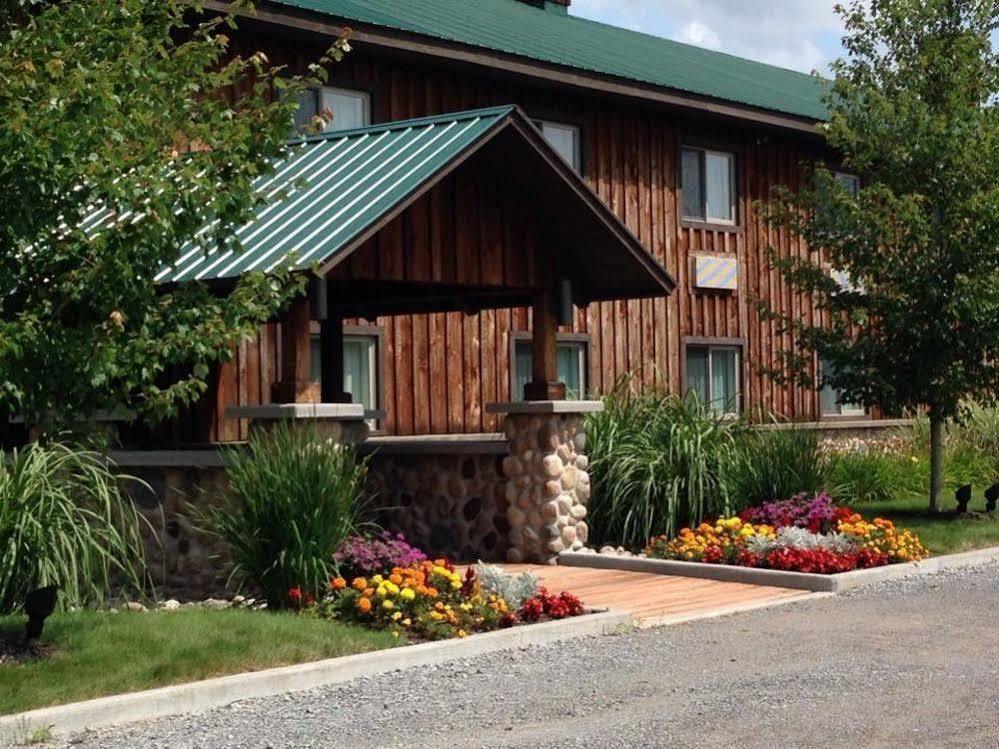 The Edge Hotel Welch Hill Exterior photo